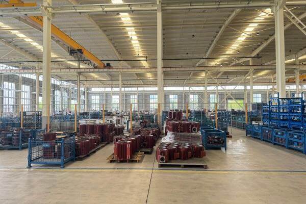 Plenty Stock of IE2 Electric Motors Amplio stock de motores eléctricos IE2