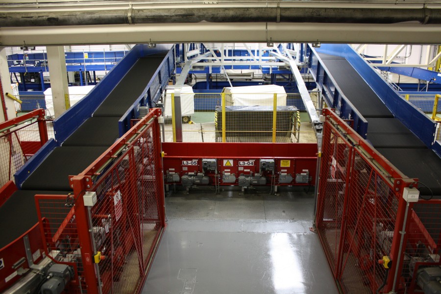 Supporting Customization and Scalability