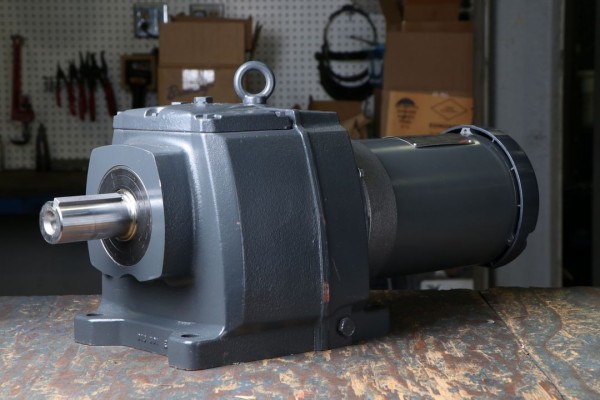 Inline Helical Gear Motors R series